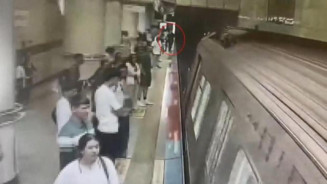 Gayrettepe Metro İstasyonu'nda dehşet anları: Görme engelli genç raylara düşerek trenin altında kaldı
