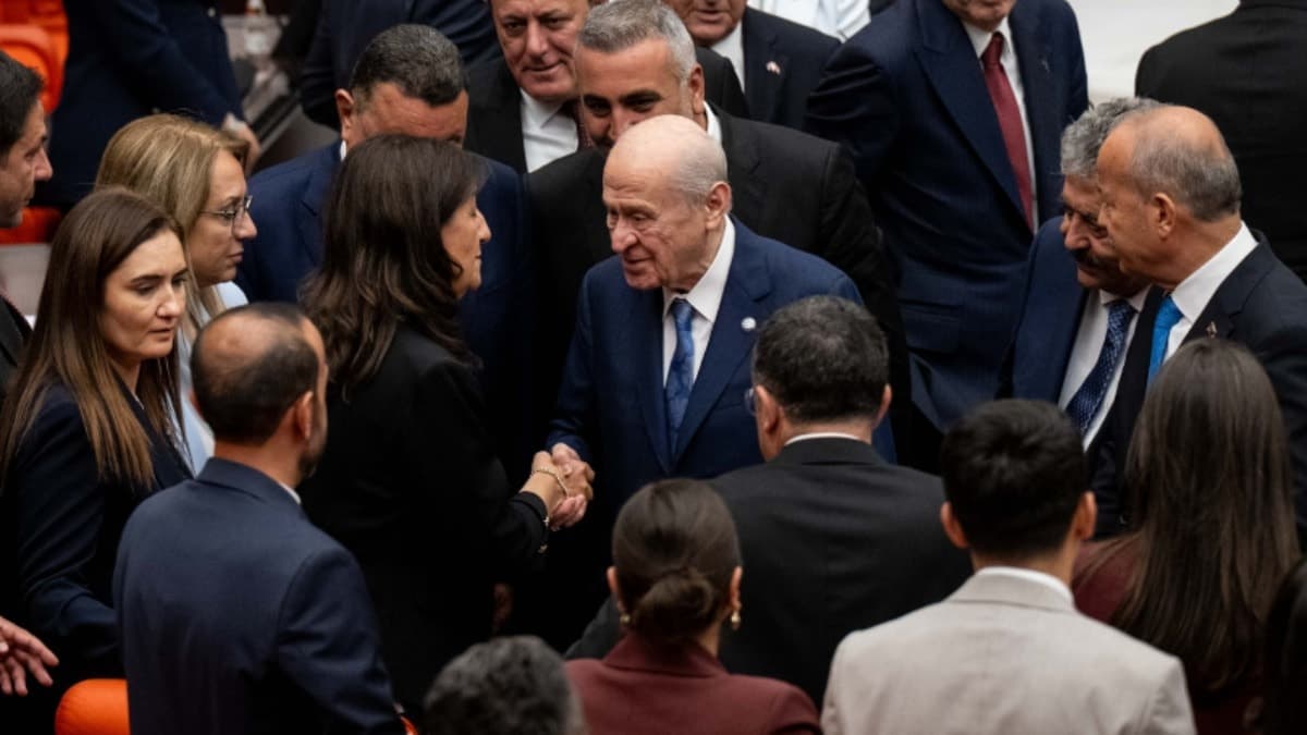 Oylama sonrası Bahçeli'ye salondan zılgıt çıktı