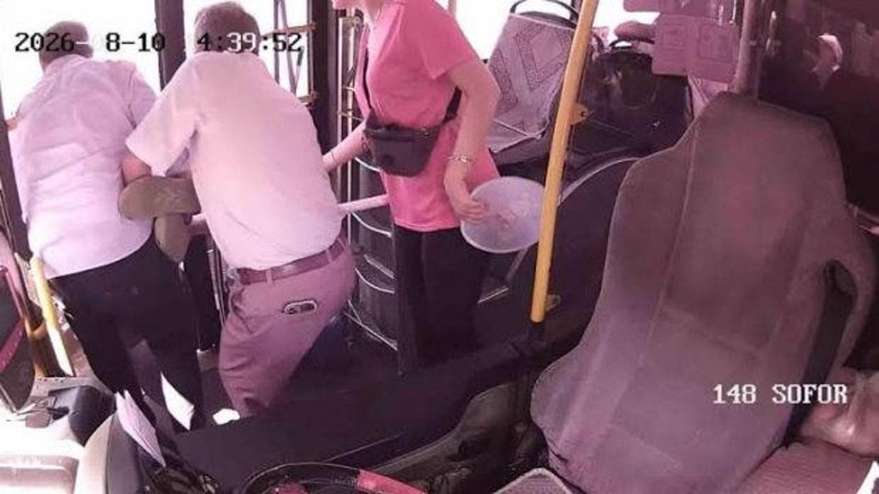 Kayseri'de fenalaşan yolcuya halk otobüsünde ilk müdahale: Başkan Büyükkılıç şoförü örnek gösterdi
