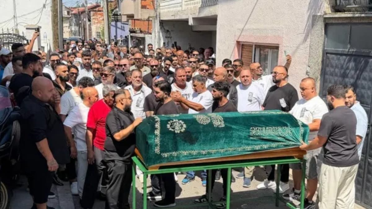 Cansever'in cenazesine Türkiye'den yalnızca üç kişi katıldı: Tabutunu öpüp 'Ablam' dedi