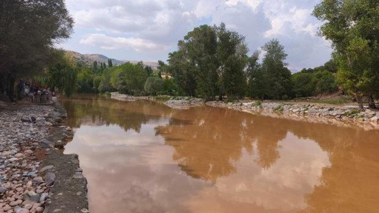 Çemişgezek'in serinleme noktası Tağar Çayı çamura döndü