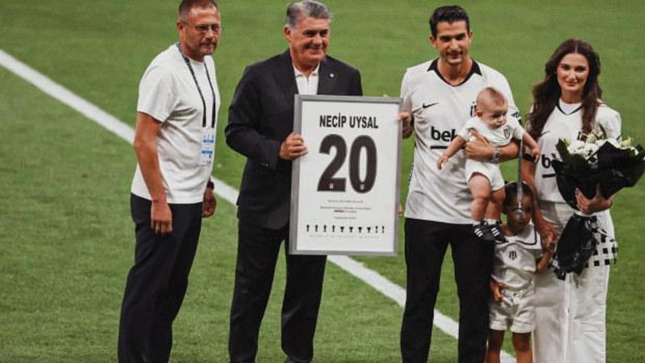 Beşiktaş'ta duygusal veda: Necip Uysal'a 'Sonsuz Sadakat' mesajı