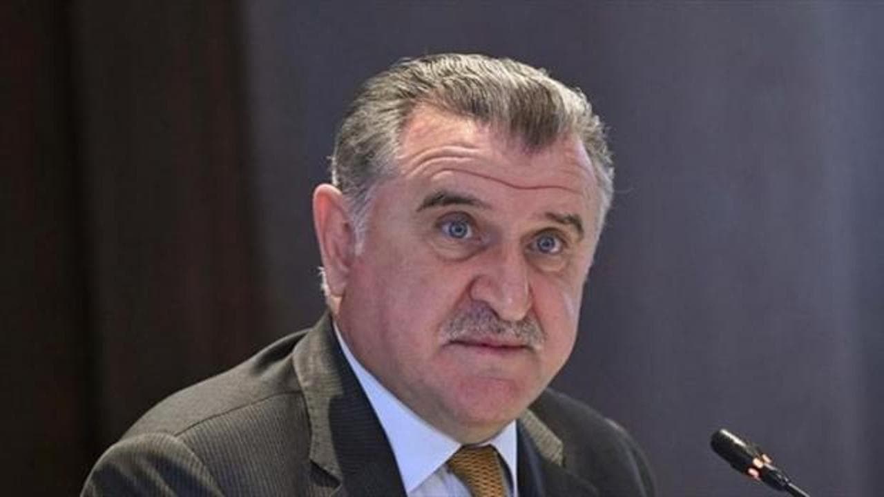 Bakan Bak'tan çocuğun formasının çıkartılmasına sert tepki: "Hiçbir forma bir çocuğun kalbinden değerli değildir"