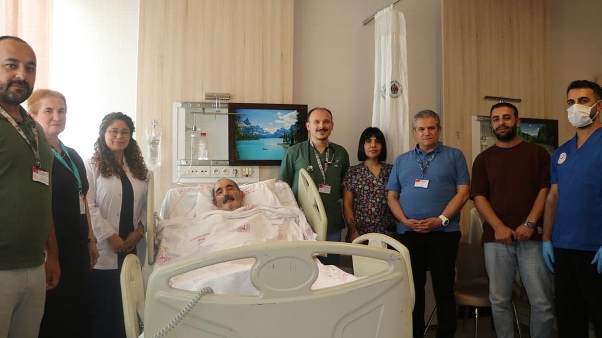 Kalbi duran hasta 90 dakikalık mücadelenin ardından hayata tutundu