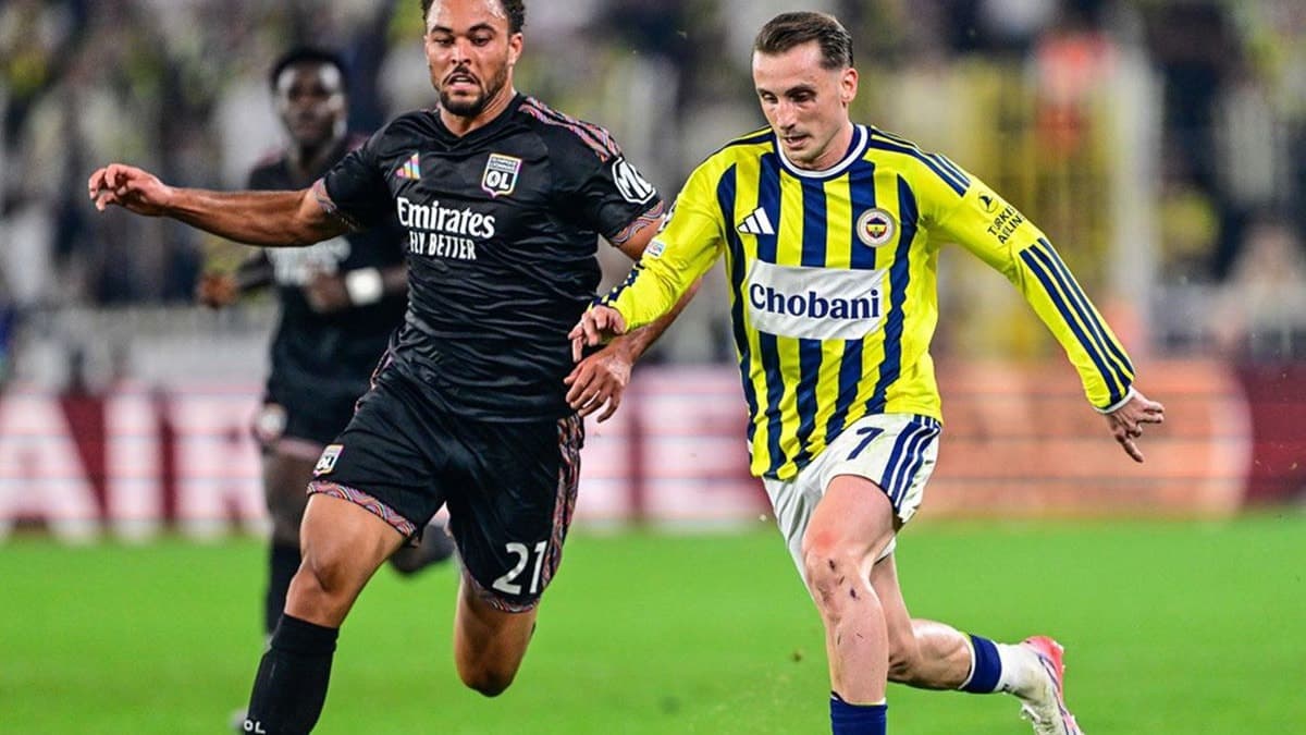 Fenerbahçe tribünleri Kerem'e tepki gösterdi: Islıklı protesto
