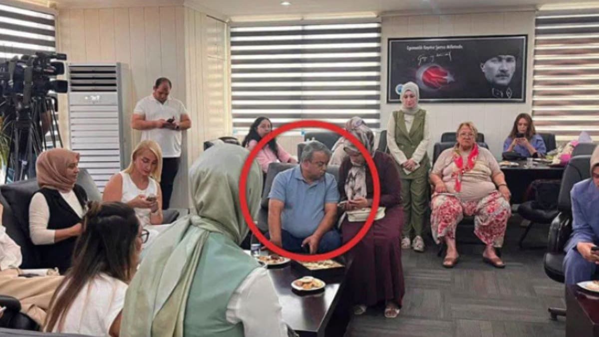 CHP'li meclis üyesinin AKP etkinliğindeki görüntüsü tartışma yarattı