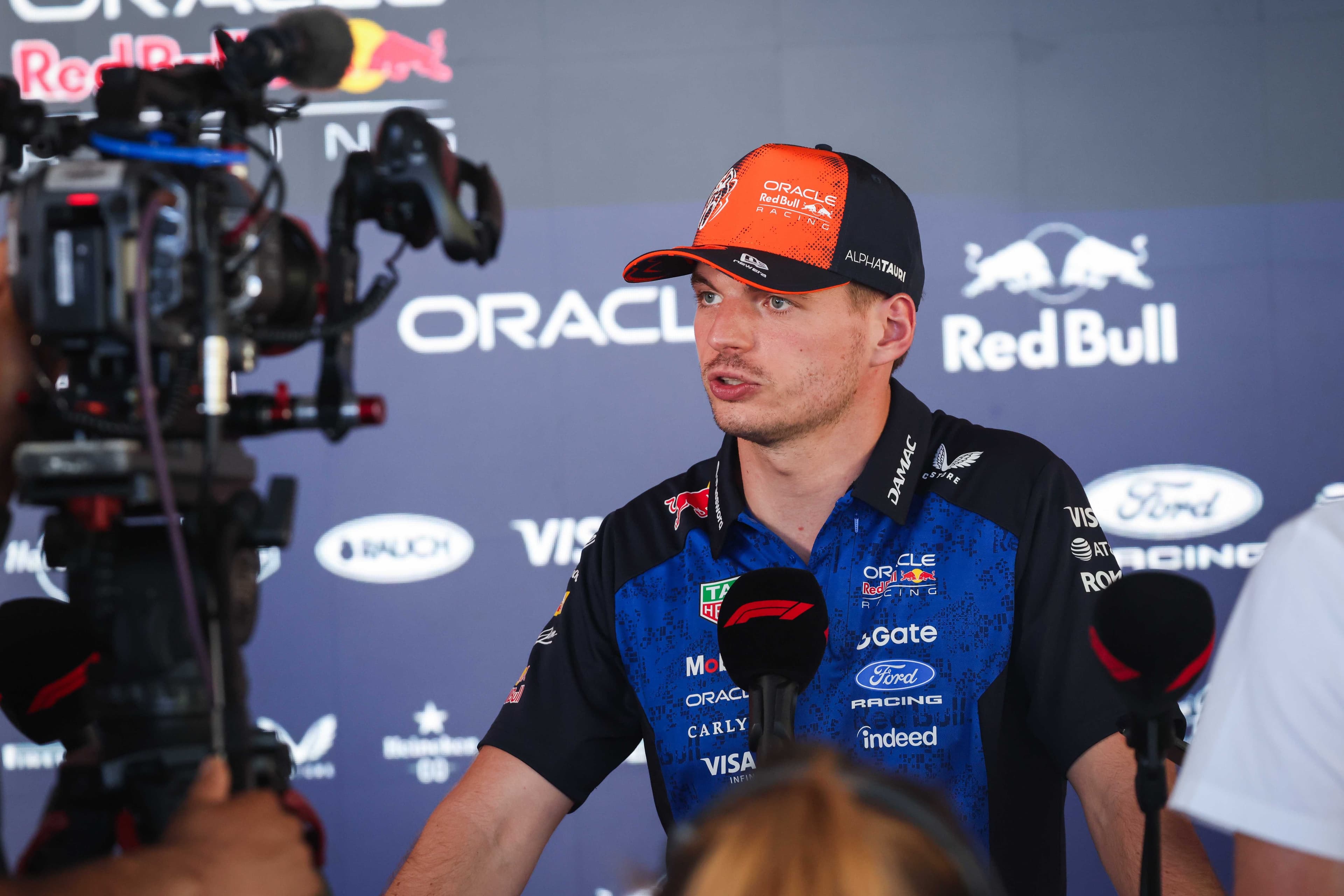 Max Verstappen, Red Bull ile sözleşme yeniledi: Dünya şampiyonu takımına bağlılığını sürdürüyor