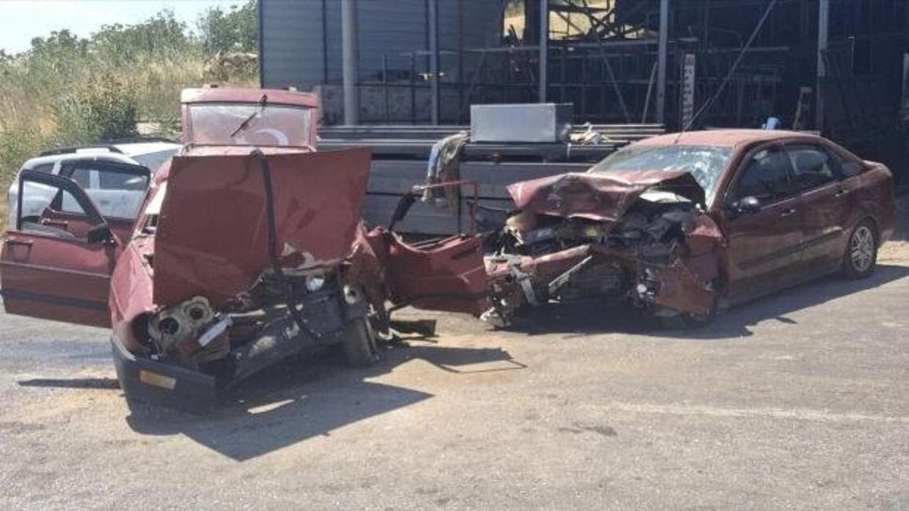 Kütahya'da otomobiller kafa kafaya çarpıştı: Bir sürücü hayatını kaybetti