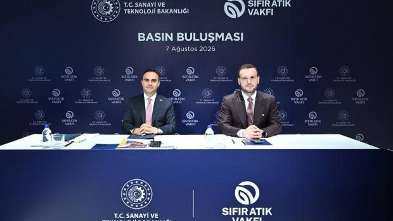 Kutuplardaki Çevre Mücadelesini Anlatan 'Kutuplarda Sıfır Atık' Kitabı Kamuoyuna Tanıtıldı
