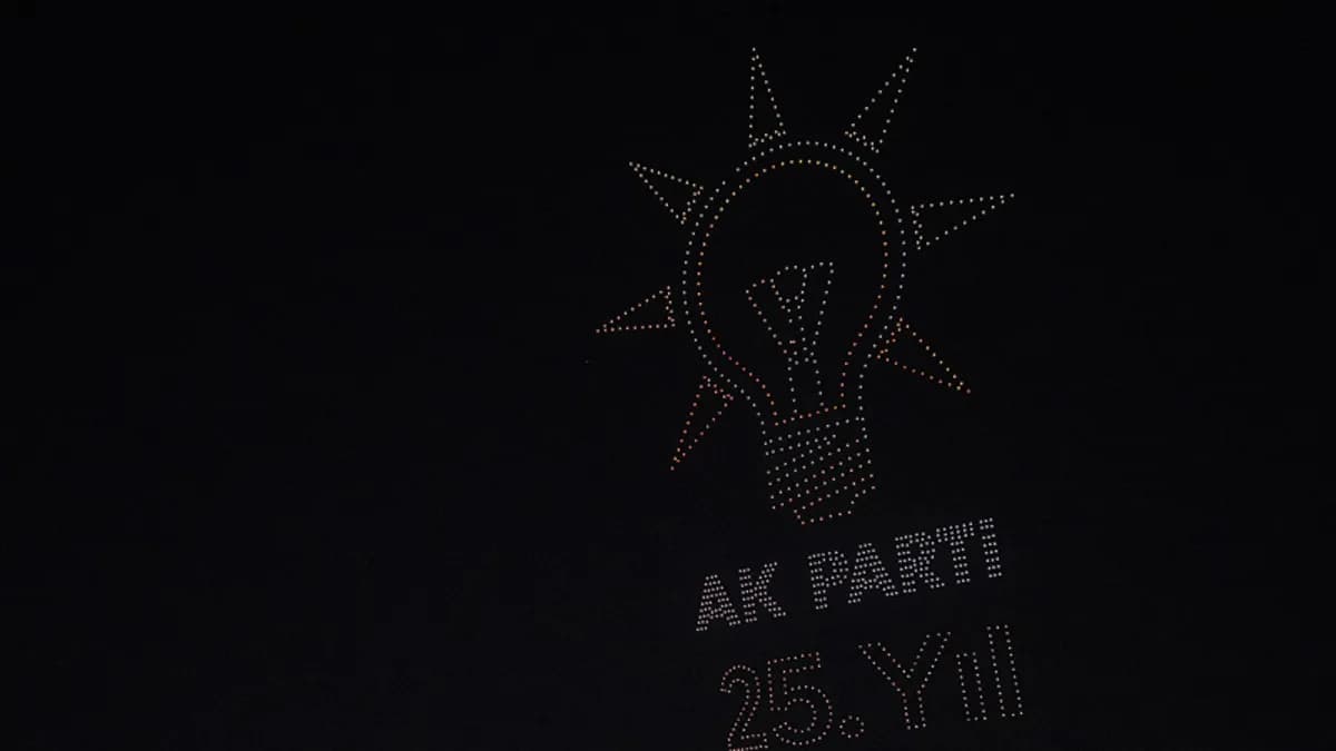 AK Parti'nin 25. yılı Başkent Millet Bahçesi'nde coşkuyla kutlandı: Gökyüzünü aydınlatan dron gösterisi büyüledi