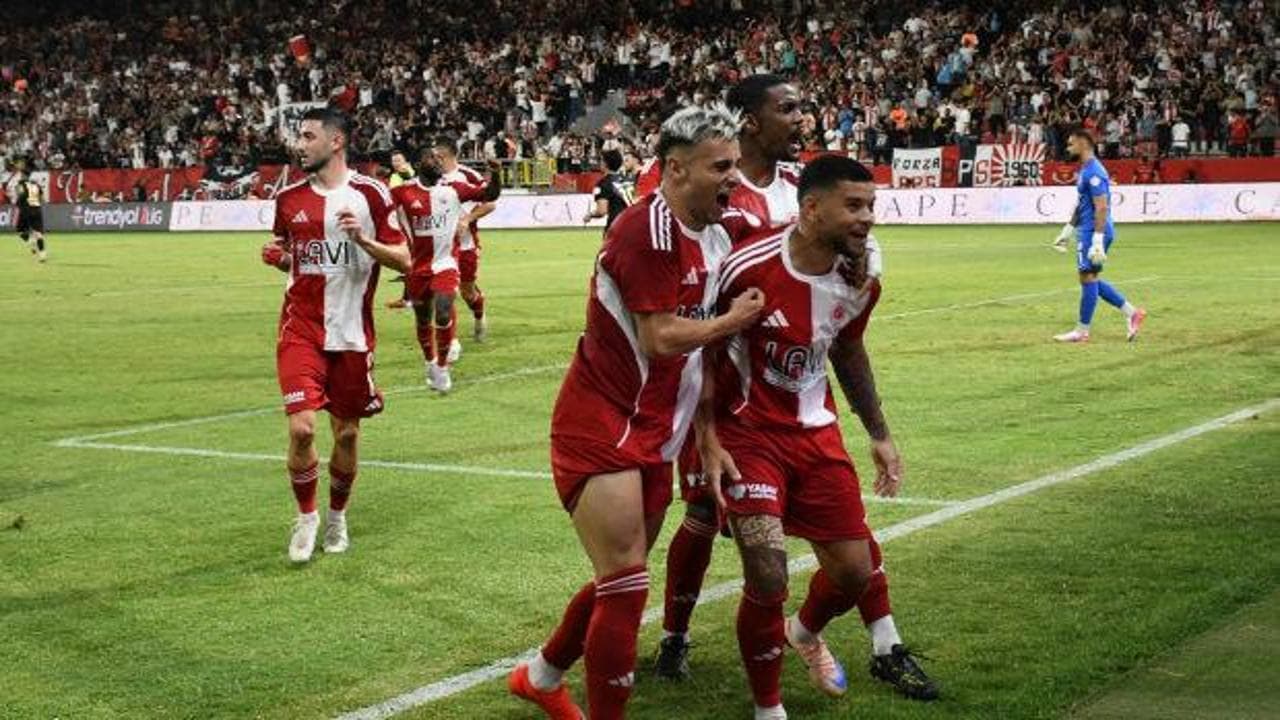 Petrolspor, sahasında Muğlaspor'u 2-0 mağlup ederek ilk galibiyetini aldı