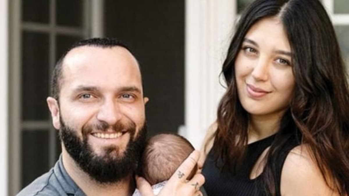 Ünlü şarkıcı Berkay üçüncü kez baba oldu: Kızına verdiği isim herkesi duygulandırdı